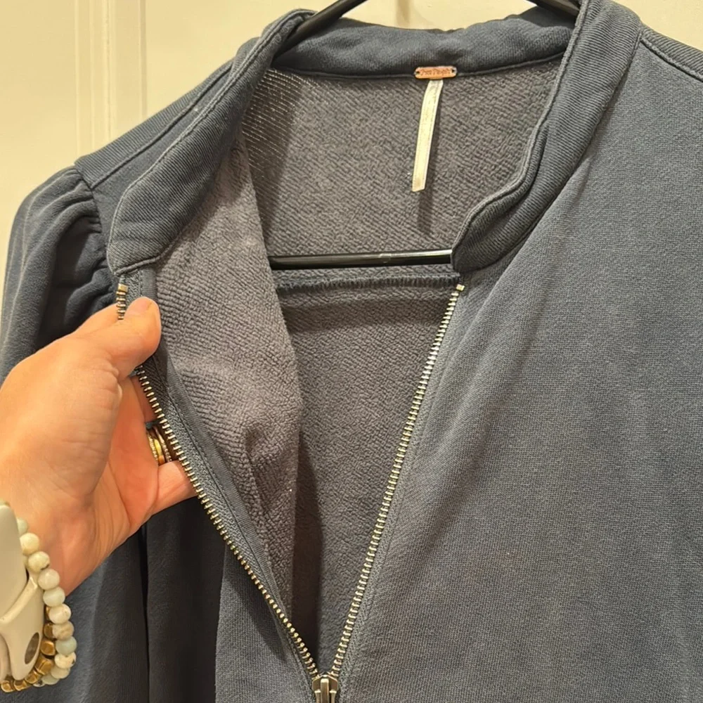 Free People Women’s Medium Blue Zip-Up Sweatshirt Jacket with Classic Style